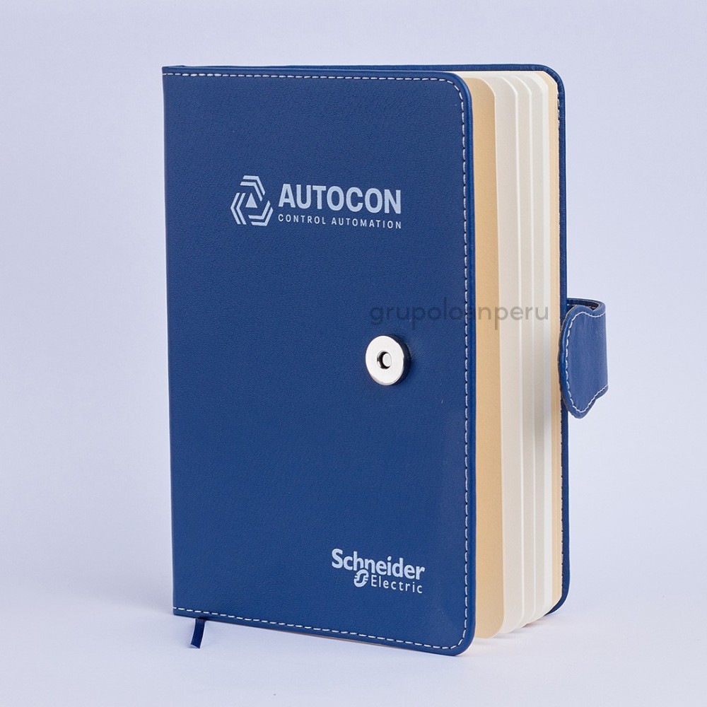 Libreta de cuerina con logo.